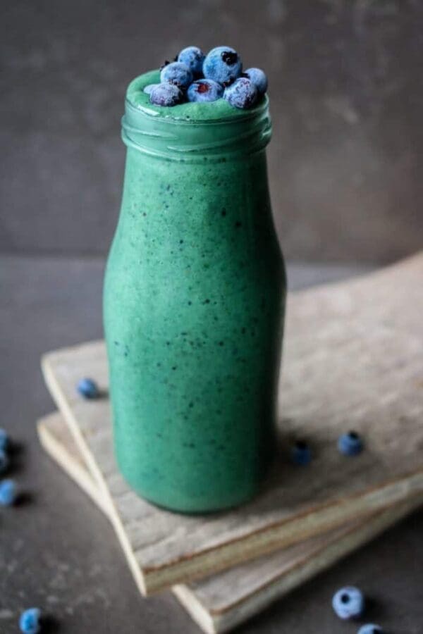 Glowing Green Spirulina Smoothie - Nourished by Caroline