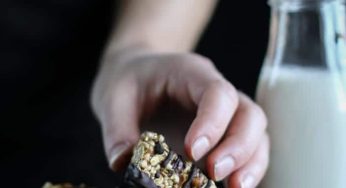 Chocolate Pretzel Quinoa Bars