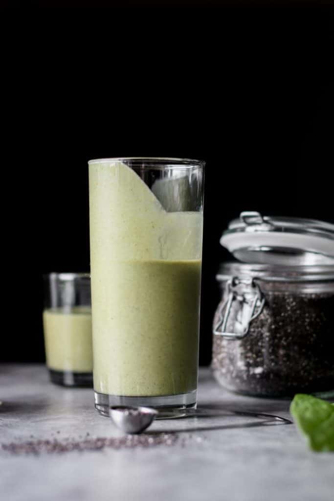 green smoothie in a glass