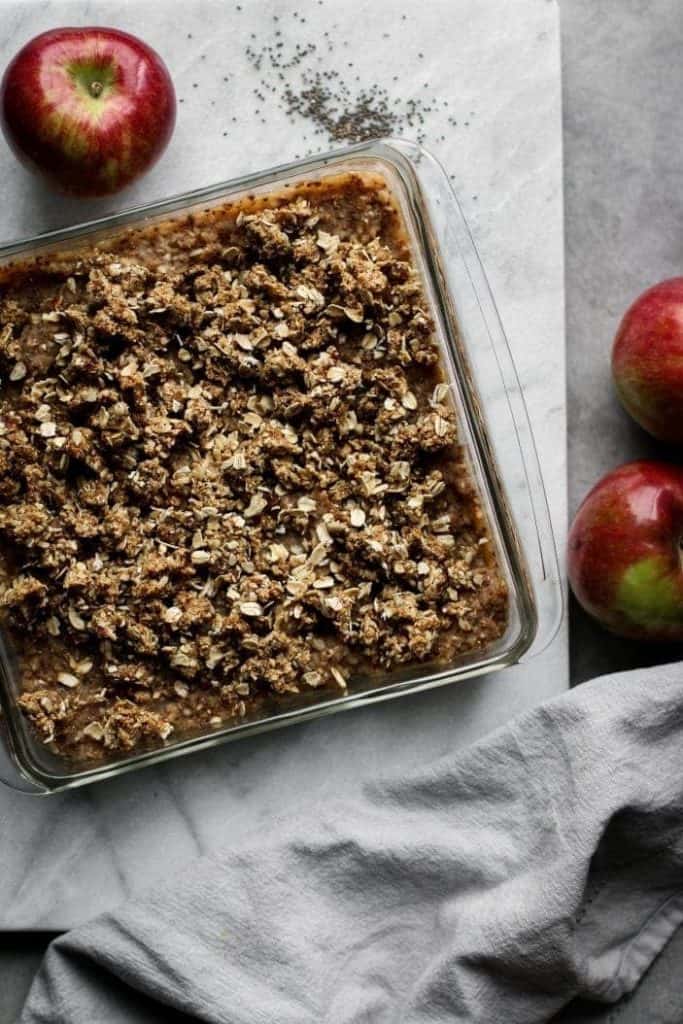 crumble in a pan from the top  with apples 