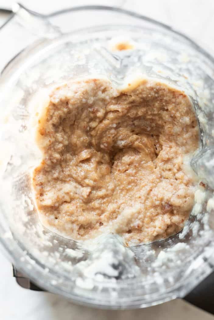 applesauce and date mixture in blender