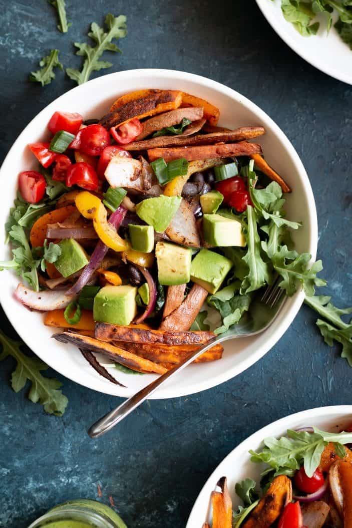 vegan fajita salad in a bowl