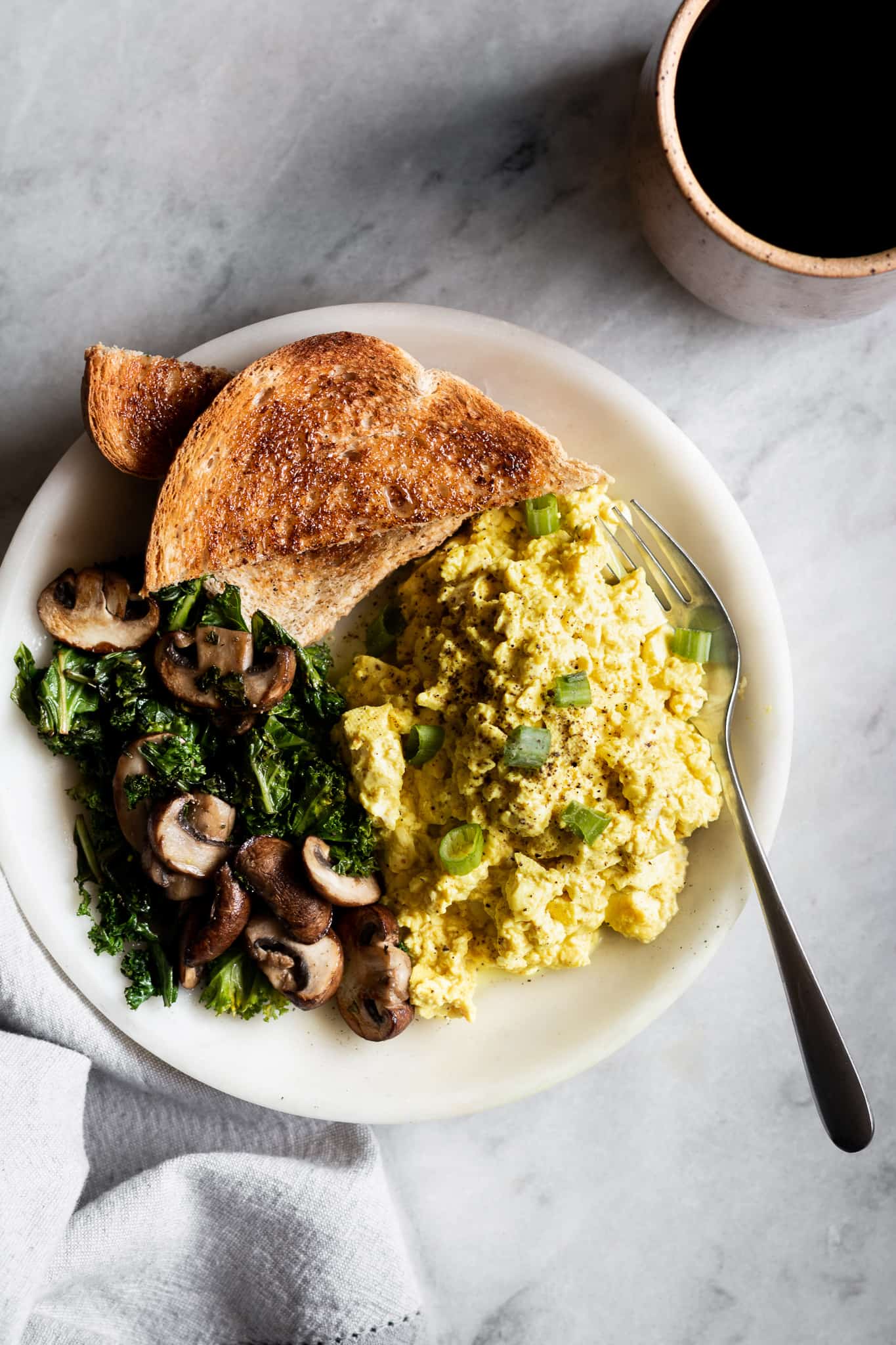 tofu scramble with vegetables and toast