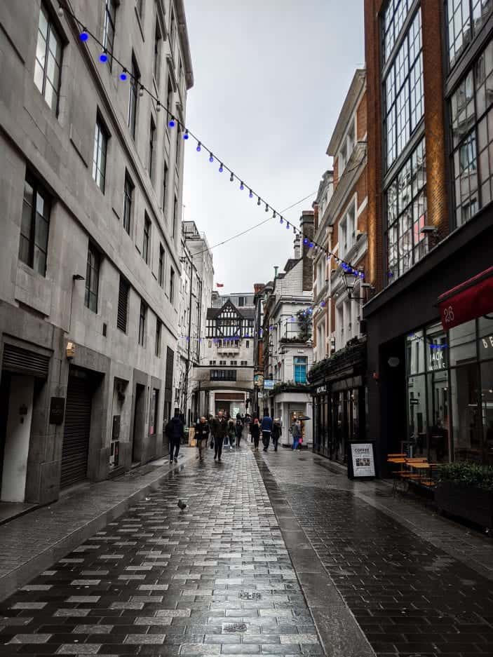 London streets - Backpacking in Europe