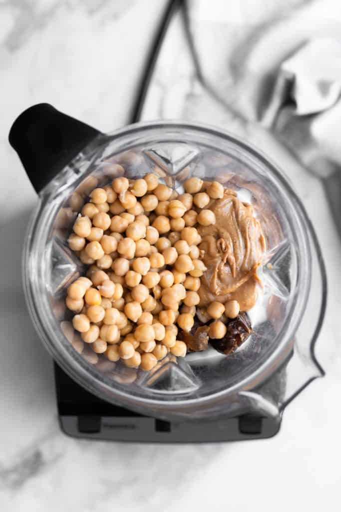 chickpeas, peanut butter and dates in a blender