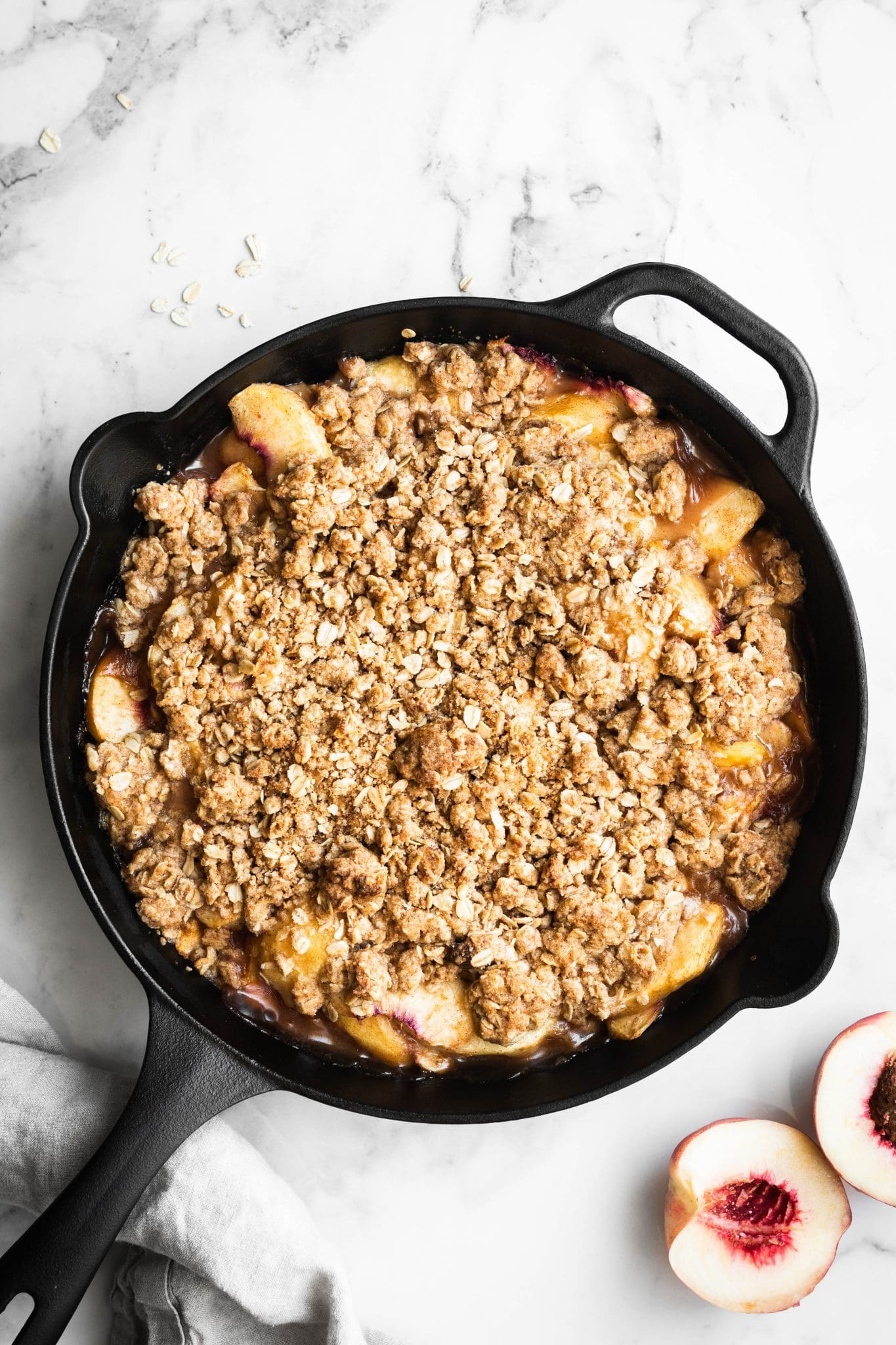 vegan peach crisp in a cast-iron skillet from the top